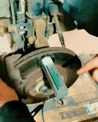 Магнітний рівень для розвалу колі